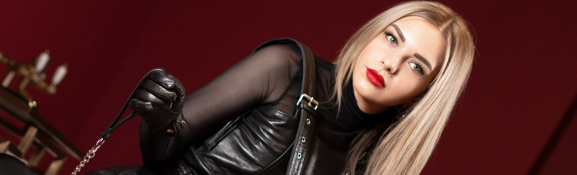 Jungdomina Lola Auryn - Bizarrstudio Elegance - München